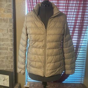 Eddie Bauer light weight puffer coat size Large
